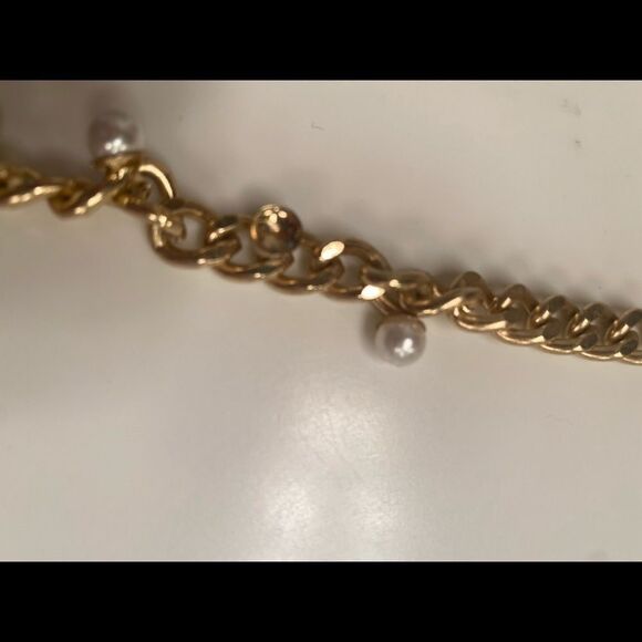 4/$20 New Look Gold & Pearl Necklace - Picture 4 of 7